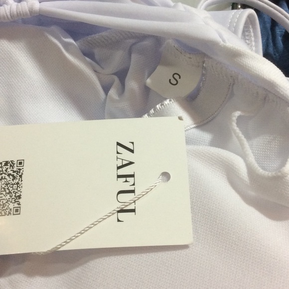 Zaful white one piece swim. NWT sz small - Picture 4 of 4
